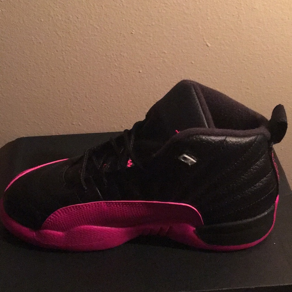 Two rings Jordan 12 retro Black/deadly pink - Picture 1 of 4
